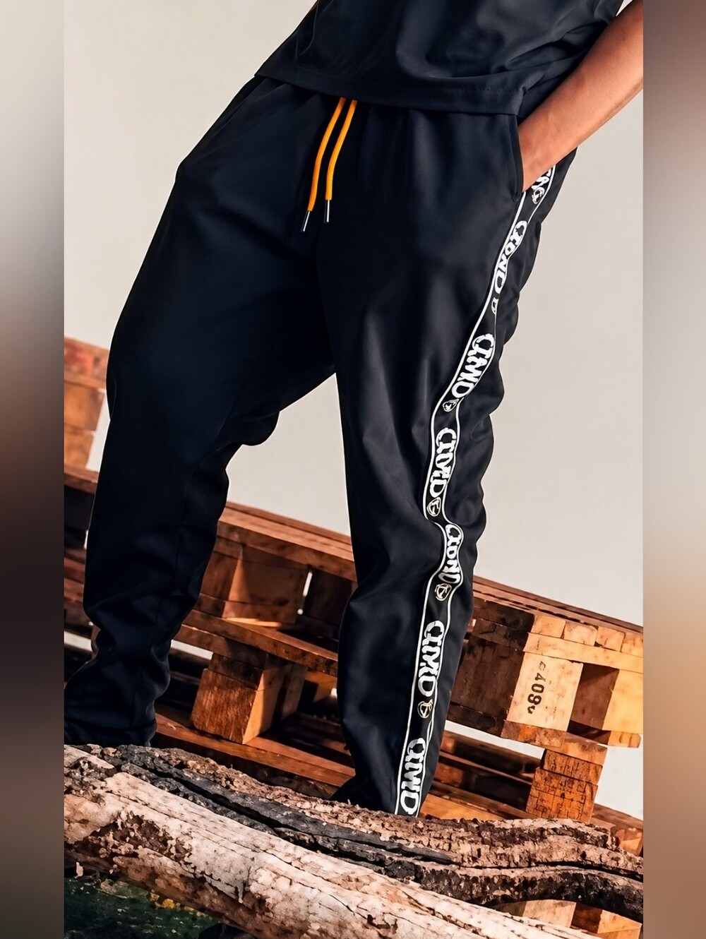 H&M Big Boys Joggers Navy with Yellow Drawstring and Side Logo Tape 12-13yrs